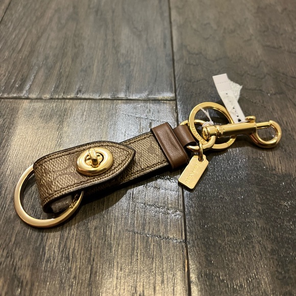 Coach New York Signature Trigger Keychain Key Ring key FOB new hook khaki brass - Picture 2 of 7